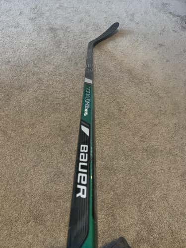 Pro Stock Sommerfeld Green Bauer Total One NXGSE Hockey Stick Right Hand Toe Curve 82 Flex