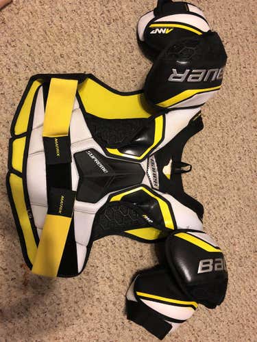 Senior Large Bauer Supreme 1S Shoulder Pads