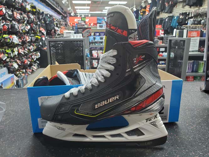 New Bauer Vapor 2X Pro Hockey Skates Size 7.0 Fit 2 (DEMO Skated on for 1 ice session)