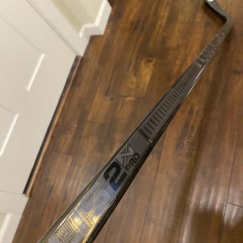 Senior Left Hand Nexus 2N Pro Toe Pattern  Hockey Stick