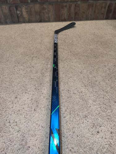 BRAND NEW Intermediate Right Handed Nexus Geo Mid Pattern  Hockey Stick