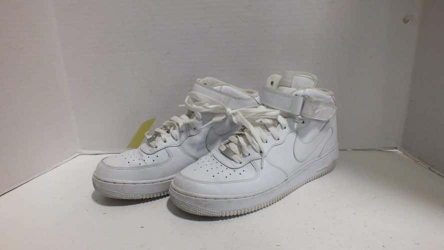 Used Nike Senior 10 Basketball Shoes