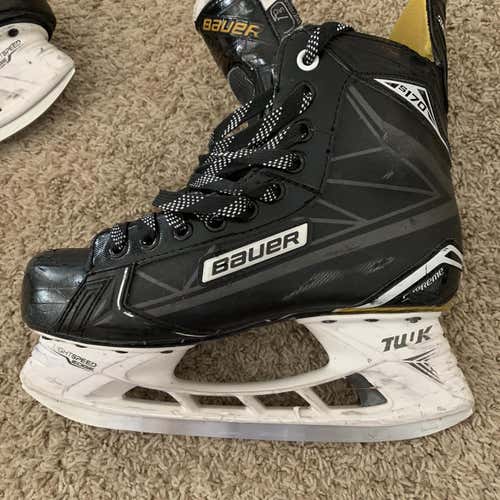 Senior Bauer Supreme 170 Regular Width Size 7.5 Hockey Skates
