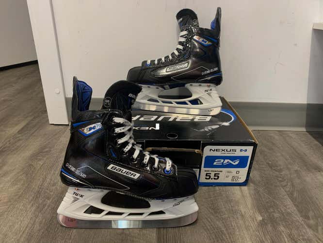 New Junior Bauer Nexus 2N Hockey Skates Size 5.5
