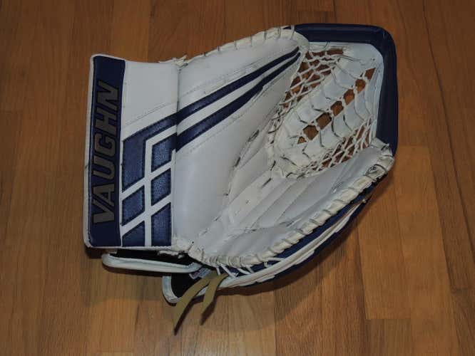 Vaughn VE8 Pro Carbon Goalie Sr. Catcher Glove White/Blue Regular