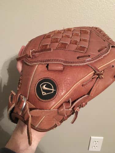 Brown Used High School/College Nike Right Hand Throw Infield Diamond Ready Baseball Glove 12"