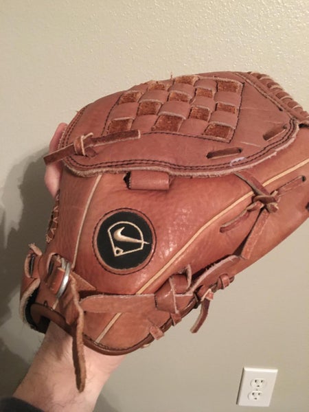 Brown Used High School/College Nike Right Hand Throw Infield Diamond Ready Baseball Glove 12"