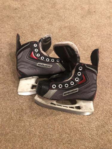 Youth Bauer Vapor x30 Regular Width Size 12 Hockey Skates