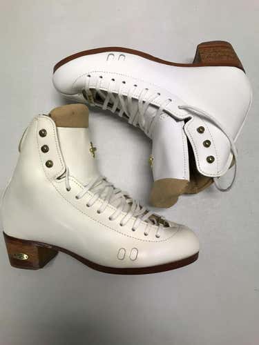 Riedell 2010 Figure Skates - White - Size 5.5 - New (Boots Only/No Blades)