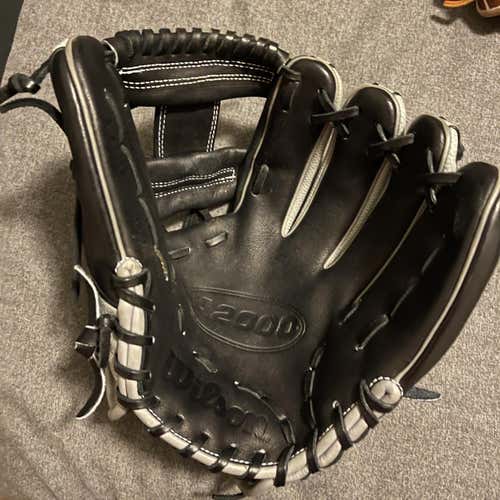 High School/College Infield A2000 11.5" Baseball Glove