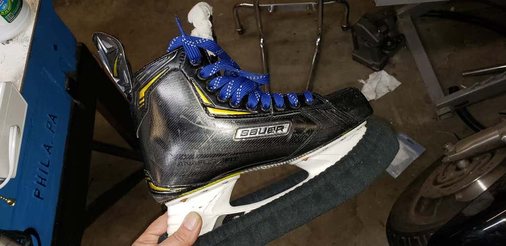 Used Senior Bauer Supreme 2S Hockey Skates Regular Width Size 9.5