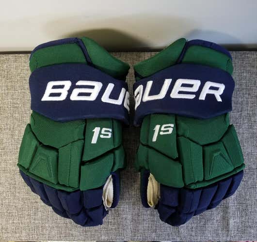 Green Used Senior Bauer Supreme 1S Gloves 14" Pro Stock
