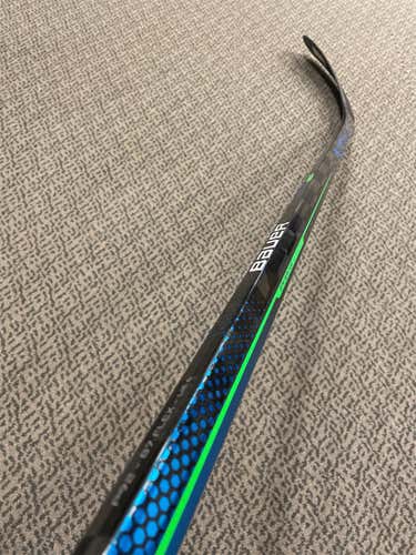 Senior Right Handed Nexus Geo P92 87 Flex Hockey Stick
