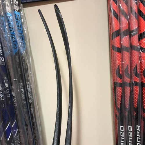 Senior Right Handed Vapor FlyLite Mid Pattern Pro Stock Hockey Stick