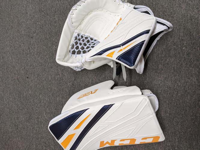 Juuse Saros CCM Eflex 4 gloves