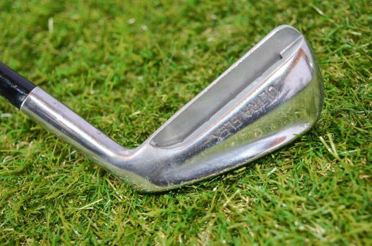 Walter Hagen 	Ultra Flex 	4 Iron 	Right Handed 	38"	Steel 	Stiff	New Grip