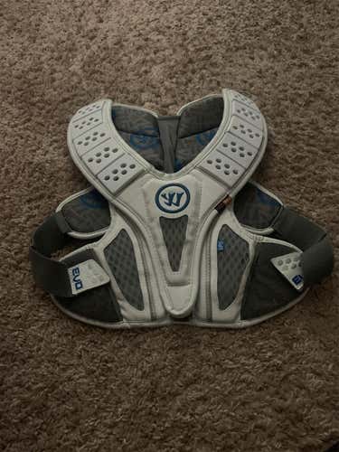 Lacrosse Medium Warrior Evo Shoulder Pads