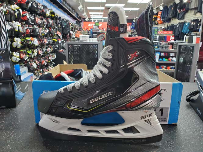 New Senior Bauer Vapor 2X Pro Hockey Skates Size 10 Fit 1 *DEMO Used once w/ no pucks for 30 min*