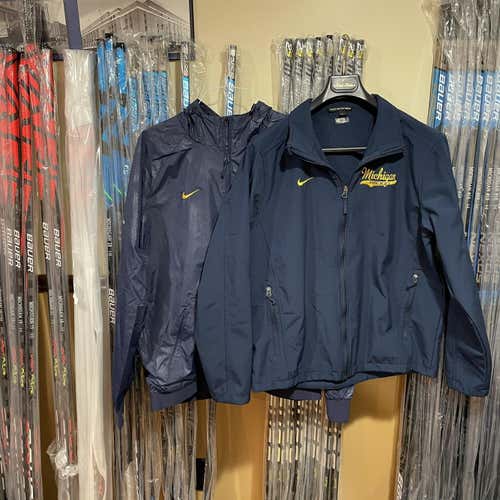 2 Light Jackets, Blue Large Nike (spring)