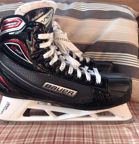 Senior Bauer Vapor x700 Regular Width Size 8.5 Goalie Skates