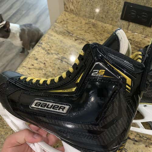 Senior Bauer Supreme 2S Pro Regular Width Pro Stock Size 8 Hockey Skates
