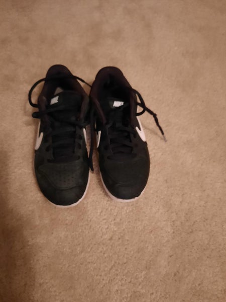 Boys 3.5 Nike Huarache Turf Shoes