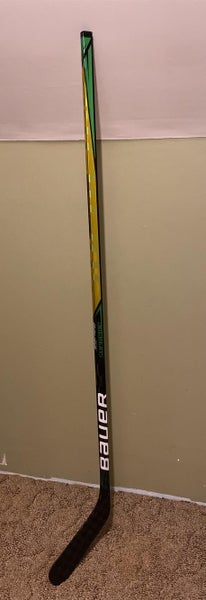 Senior Right Handed Supreme Ultra Sonic Mid Pattern Hockey Stick