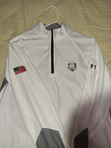 White Used Men's Adult Small Under Armour Shirt