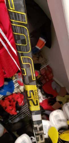 Bauer Supreme 2S Pro RH 77