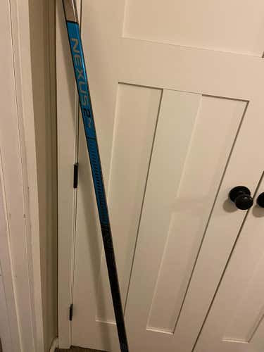 New Bauer Left Hand Nexus 2N Pro P92-87 Flex Hockey Stick Toe Pattern -Senior