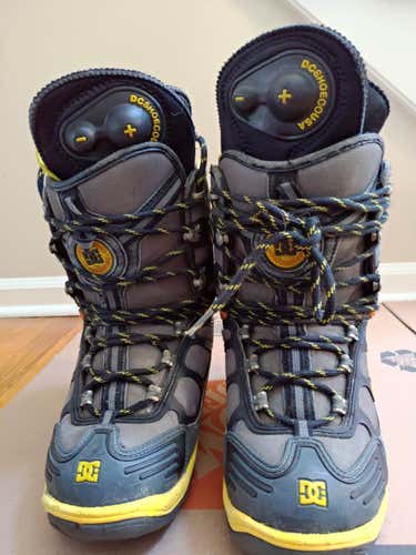 Used Men's Size 10 (Women's 11) DC Snowboard Boots