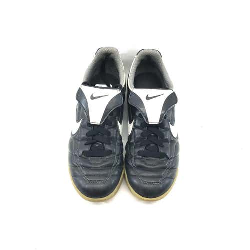 Used Nike Senior 7 Indoor Soccer Indoor Shoes