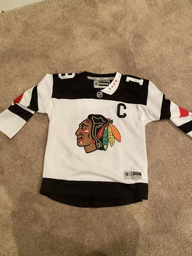 White Used Men's Youth Large Reebok Jersey - Blackhawks Jonathan Toews