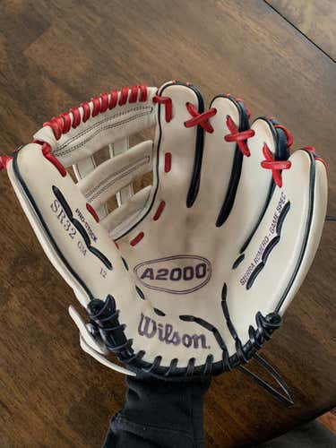 Wilson Right Hand Throw A2000 Softball Glove 12"