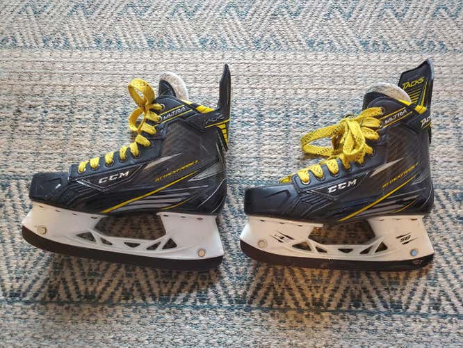 Size 5.5D ccm ultra tacks player skates