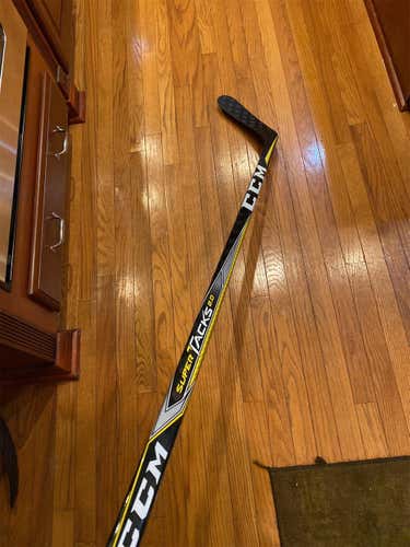 Senior Left Hand Super Tacks 2.0 Mid Pattern Pro Stock Hockey Stick