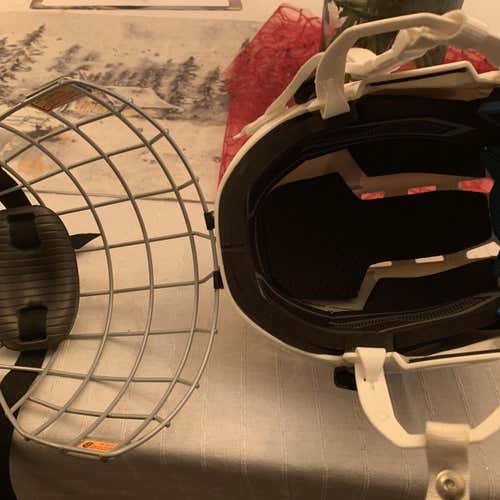 White Used XS Bauer Prodigy Helmet