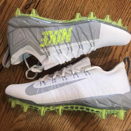 New Size 9.5 Nike Huarache 7 Cleats Low