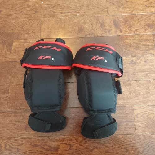 CCM 1.5 yth knee pads