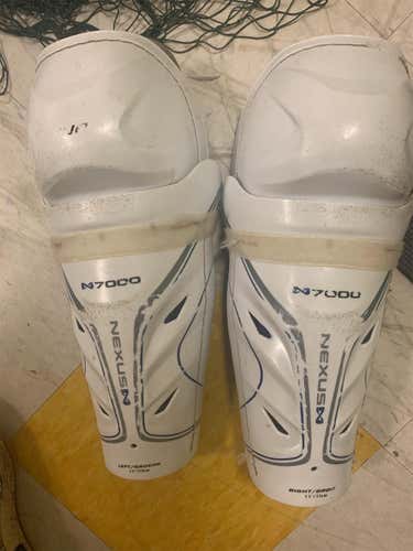 Junior Bauer Nexus N7000  Shin Pads