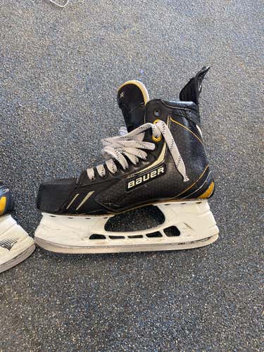 Bauer Supreme 1S  Size 9.5 Hockey Skates