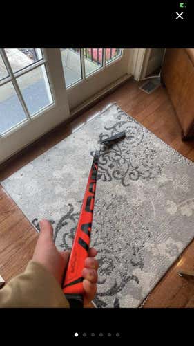 Intermediate Right Handed Vapor FlyLite Toe Pattern Hockey Stick