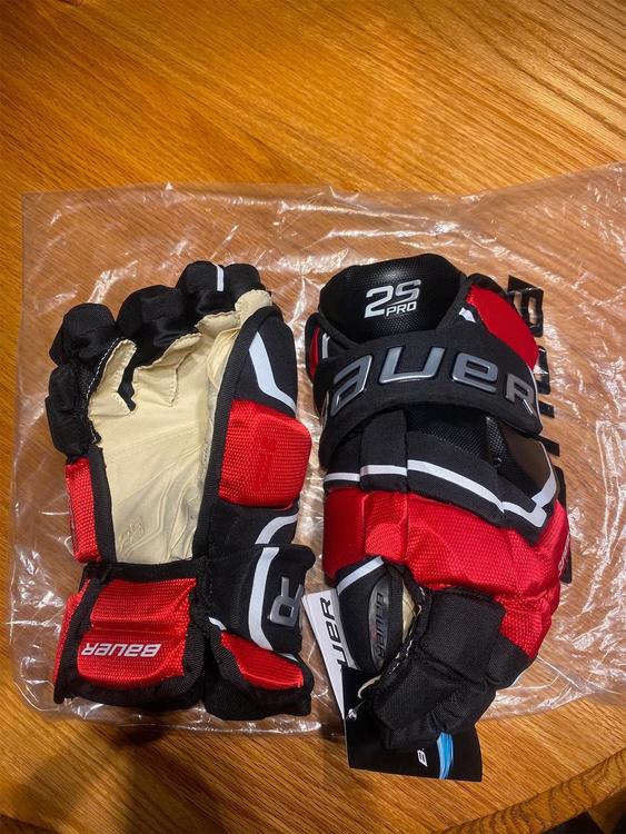 supreme gloves retail