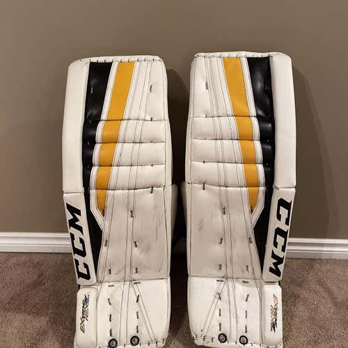 White Senior 34" CCM Extreme Flex 860  Goalie Leg Pads