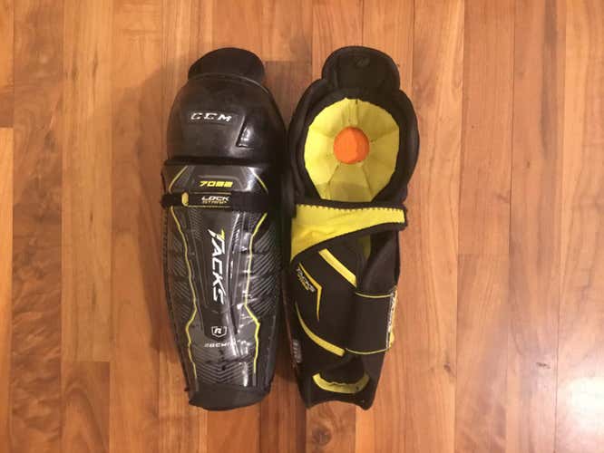 Used 11" Junior CCM Tacks 7092 Shin Pads