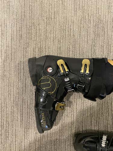 Full Tilt Mary Jane All Mountain Ski Boots - Barely Used - Mint Condition- Size 8