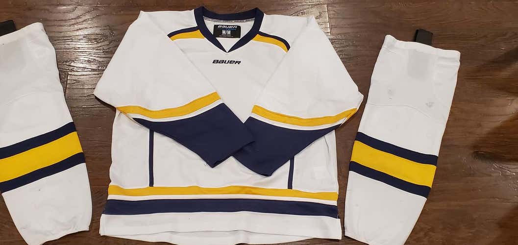 Sr. Medium Bauer 800 Series jersey w/ matching socks