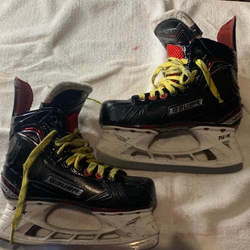 Junior Bauer Vapor X LTX Pro Regular Width  Size 2 Hockey Skates