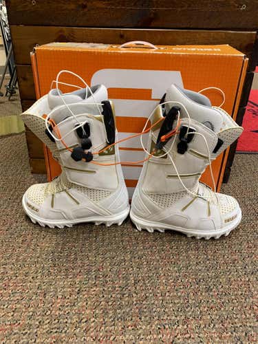 Women's Size 5.0 (Euro 35) Thirty Two Lashed Fasttrack W Medium Flex Snowboard Boots