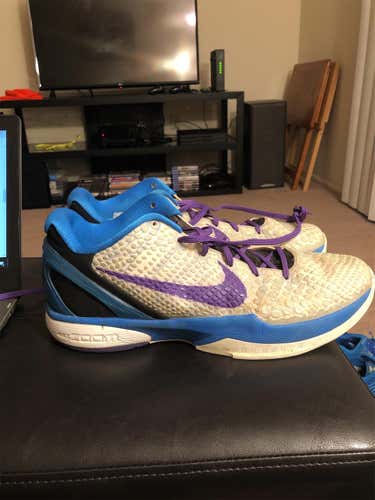 White Men's Size 13 (Women's 14) Nike Shoes